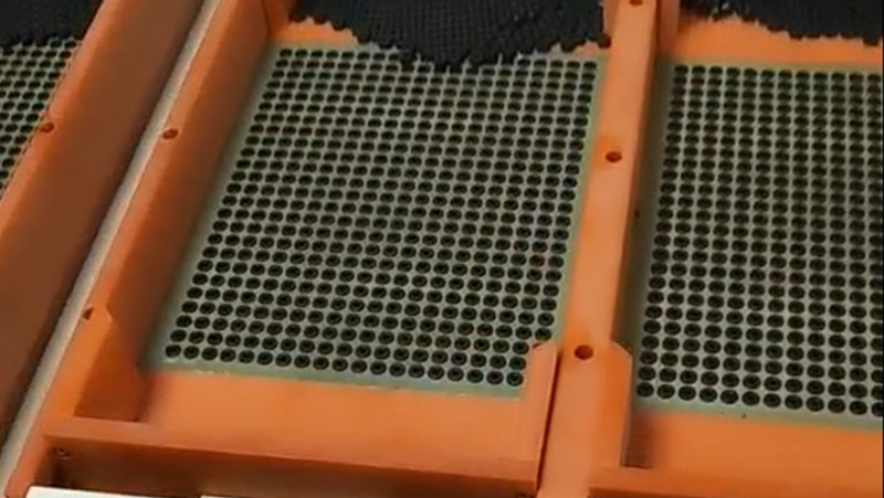 自動整列機如何快速整列零件，區分正反面