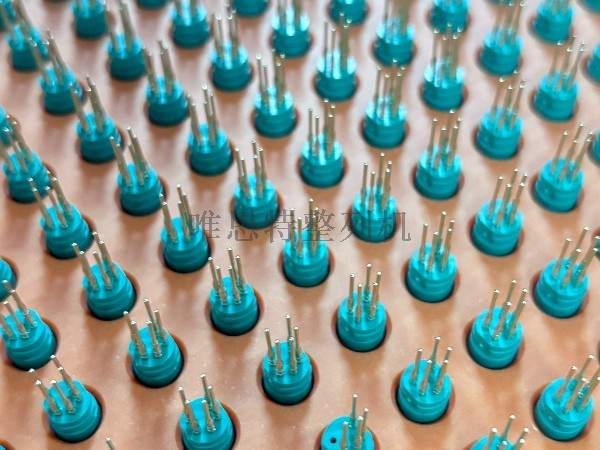 連接器插針效率革命：唯思特整列機 VS 人工，3 倍產能 + 99.9% 精度如何實現？