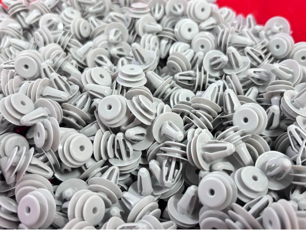 唯思特整列機：塑料卡扣自動化精密排列與供料解決方案