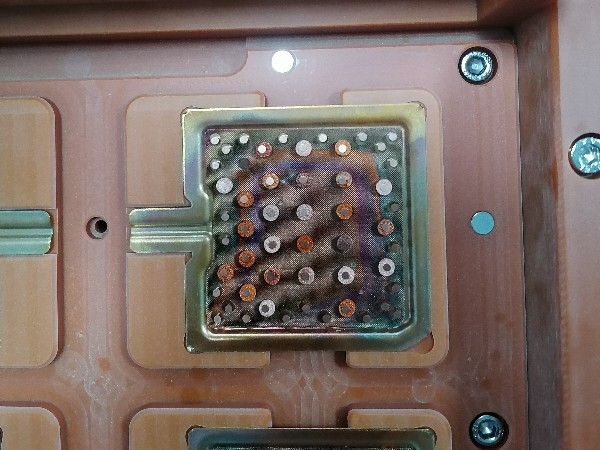 唯思特整列機均溫板銅柱和粉環(huán)全自動排列組裝過程